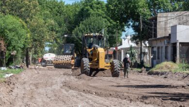 El regado asfáltico en los barrios apenas soporta un par de tormentas antes de mostrar su verdadera calidad.