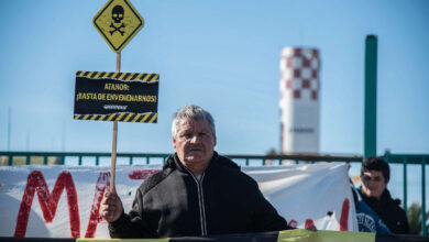 Carne de cañón: Los habitantes de la zona norte denuncian que viven en un "cementerio químico" bajo el marketing de una ciudad de cara del río (envenenado).