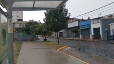 Modernismo inútil: Las estructuras que costaron millones pero dejan al ciudadano a merced del clima en la emblemática parada del ‘’CEMAC’’.