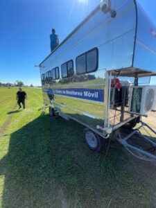 Así se ve la prevención real en Ramallo. Una garita móvil que se planta donde el delito quema.