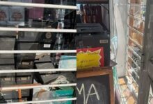 Impunidad total: El vidrio fue estallado a la 1:30 AM, pero los delincuentes volvieron a las 4:00 AM para terminar el robo. Tuvieron tres horas de zona liberada. (Foto: canal Nicoleño)