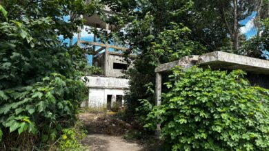 “No se puede vivir con esa cueva ahí, siempre pasa algo y mucha gente la ocupa durante la noche”, expresó una vecina que vive en calle Gil Medina.