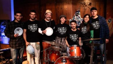 Identidad local: el septeto nicoleño celebra una década de composiciones propias y sonidos sin fronteras.