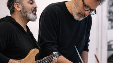 Sintonía creativa: Gustavo Palacios y Caio Di Lorenzo, una dupla que une música y artes plásticas en una noche fuera de lo común.