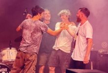 Fusión de sonidos: La banda combina sintetizadores y ritmos electrónicos en una propuesta que busca expandir los límites del género.