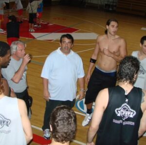Con Pablo Dastugue cuando estuvieron en Belgrano durante la Liga Nacional. Tendrá su quinto torneo con Patota de DT.