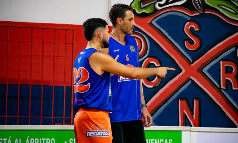 Omar entrenando con Benjamín Levato en La Ribera. Su último partido con Regatas fue el 12/12/2010 ante Atenas en La Plata (derrota 95-82).