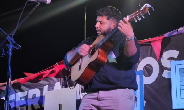 El alma en la voz: Cada fecha de marzo será una oportunidad para descubrir la potencia interpretativa de un cantautor que no se guarda nada.