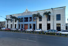 Asistencia crítica: Unidades de cuidados intensivos trabajan para estabilizar a la conductora, quien se encuentra con asistencia respiratoria mecánica.