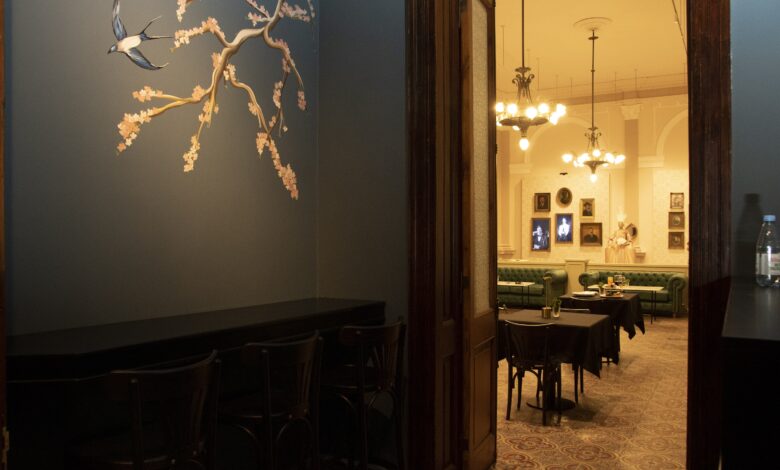 Bohemia nicoleña: El Bar del Teatro se prepara para recibir a Ayelén Bastida y Nadia Yung en una velada que promete intimidad y buena música.