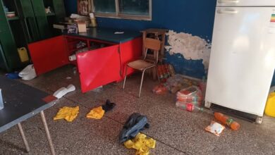 Daño social: Además de las garrafas y equipos, los ladrones se llevaron toda la mercadería destinada a los chicos del baby fútbol