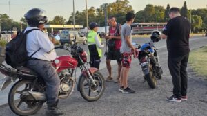 Sin aviso: Operativos en barrios donde la falta de conos y señalización contradice los protocolos nacionales de seguridad.