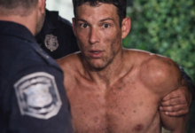 Captura y descenso: Tras varios minutos de tensión, efectivos de la Policía Bonaerense lograron que Jonatan Ceballos descendiera del árbol para proceder a su detención. (Recreación del hecho realizada con inteligencia artificial).