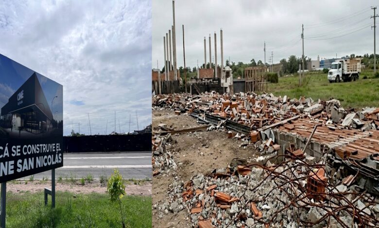 Las dos caras de la misma moneda: En el predio del ‘’cine’’ los ladrillos en el suelo cuentan la historia que el oficialismo prefiere no mostrar en sus redes.