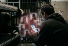 Celda con conexión: La UP3 de San Nicolás, nuevamente en el centro del debate por los delitos cometidos desde el interior del penal. (Imagen creada con Inteligencia artificial).