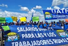Detrás del vallado: Trabajadores de UATRE exigen una recomposición de $70.000 frente al bloqueo de seguridad.