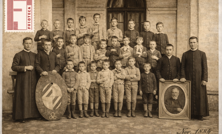 Huella Salesiana: El histórico registro de 1887 que muestra a los primeros estudiantes del secundario. (Foto: Fototeca nicoleña).