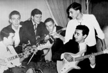 Estética sesentista: Una toma clásica de la banda que marcó una época en el rock local. Integrantes: Mario Figueredo, Luis Ferrieri, Norberto Beto Pusterla, Juan Almirón, Mario Carignani y Héctor Tatín Pintener (1964). Foto: Miguel Podestá.