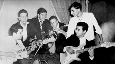 Estética sesentista: Una toma clásica de la banda que marcó una época en el rock local. Integrantes: Mario Figueredo, Luis Ferrieri, Norberto Beto Pusterla, Juan Almirón, Mario Carignani y Héctor Tatín Pintener (1964). Foto: Miguel Podestá.