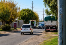 Respuesta en crisis: La llegada del servicio privado CEM antes que la unidad local del SAME generó fuertes críticas entre los presentes por la demora en la asistencia pública. FOTO: Romina Soledad Rojas.