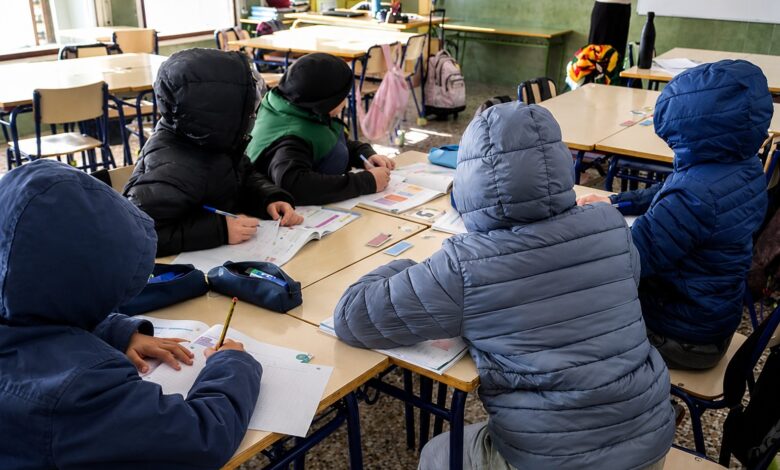 Polémica por el frío en los establecimientos educativos: denuncian que el intendente no ejecuta el Fondo Educativo.