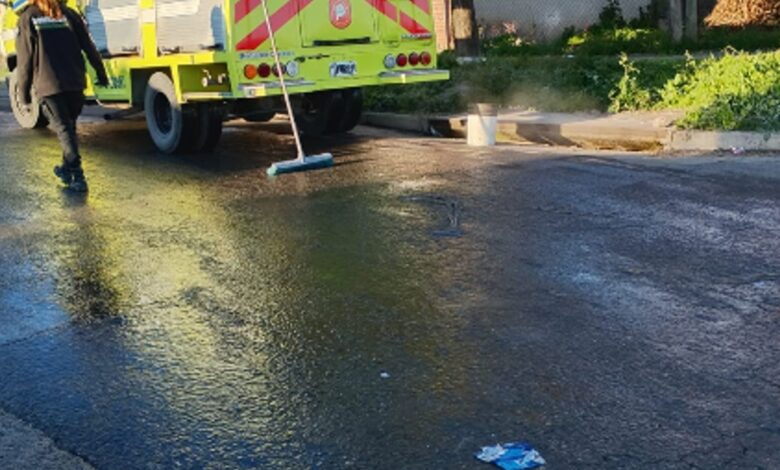 La combinación de residuos y heladas generó una superficie sumamente inestable en Congreso y Pombo. Foto: Vecinos del barrio.