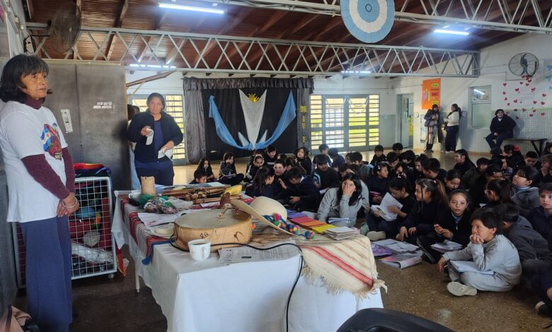 La actividad didáctica buscó acercar las tradiciones y costumbres ancestrales a los estudiantes. Foto: agrupación "Madre Tierra