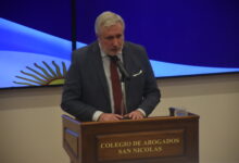 “Lo conozco desde hace muchísimo tiempo, tanto, tanto que lo tuve en brazos. Le tengo no solo aprecio, sino un enorme respeto”, dijo Conte Grand sobre el intendente Passaglia, en pleno acto, en el Colegio de Abogados.