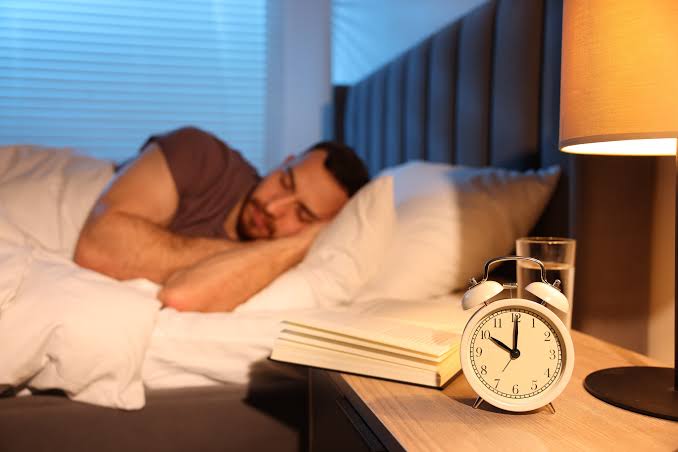 Dormir poco acelera el envejecimiento, de acuerdo a diferentes investigaciones científicas.