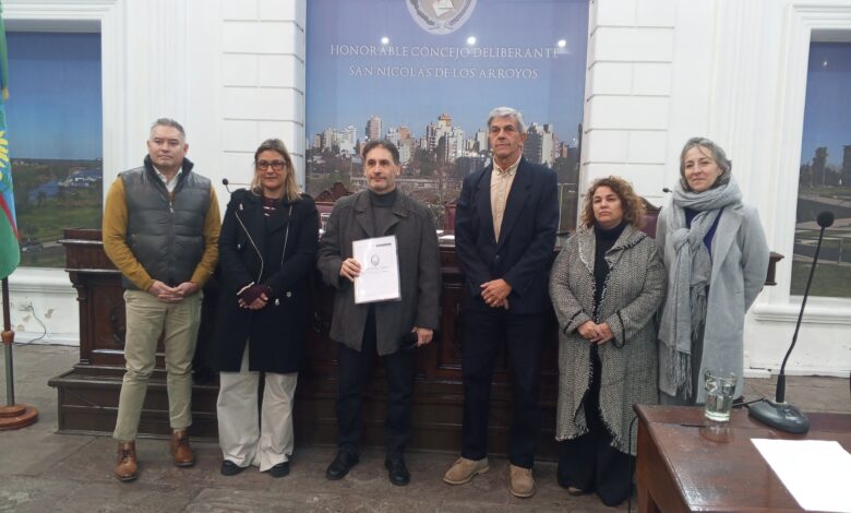 Javier Mendez junto a los presidentes de los bloques y el presidente del Concejo