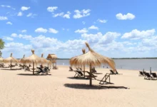Promesas sobre la arena: el passaglismo pretende reanudar el debate por las playas con el año electoral en la mira.