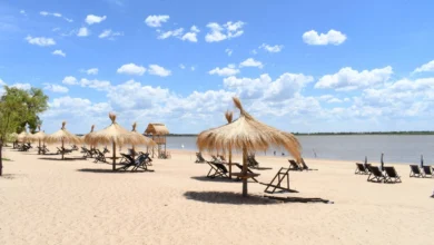 Promesas sobre la arena: el passaglismo pretende reanudar el debate por las playas con el año electoral en la mira.