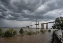 La Prefectura Naval Argentina realiza el monitoreo diario del Río Paraná ante las alertas de crecidas históricas en las cuencas superiores. Foto: Política ambiental.