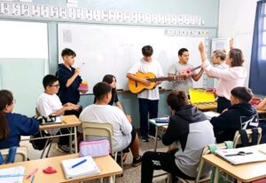 Romina regalado es docente de varias escuelas locales