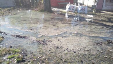 Las calles del barrio San Jorge se ven afectadas por la acumulación de efluentes que generan fuertes olores e impiden el tránsito peatonal. Fotos: vecinos del Barrio.