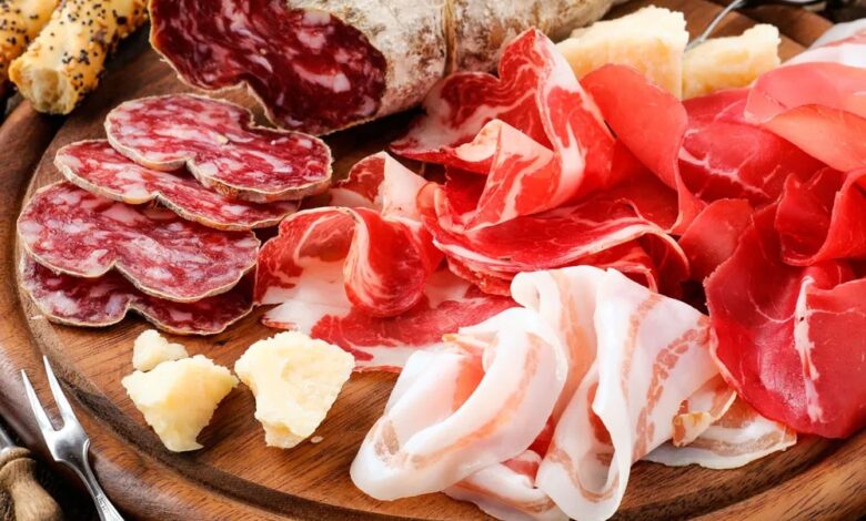 Los alimentos que más suben el colesterol LDL combinan grasas saturadas y azúcar añadida, según cardiólogos y nutricionistas.