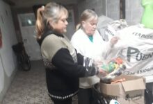 Integrantes de la Unión Vecinal Nicoleña se encuentran trabajando activamente en la clasificación de juguetes y el armado de donaciones para el evento. Fotos: Unión Vecinal Nicoleña.