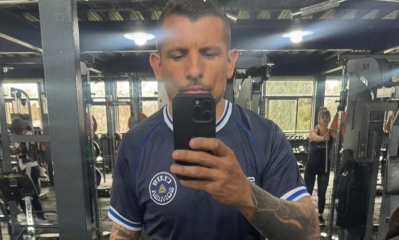 "Día 2": Emiliano Vecchio compartió en sus redes sociales una postal entrenando con la indumentaria oficial de Somisa, palpitando su debut en el fútbol nicoleño. Fotos: redes sociales del futbolista.