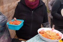"Corazones Felices" distribuyó raciones de pastas y habilitó un ropero comunitario para las familias que más lo necesitan. Foto: Merendero