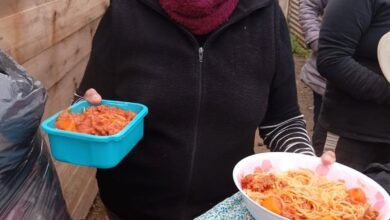 "Corazones Felices" distribuyó raciones de pastas y habilitó un ropero comunitario para las familias que más lo necesitan. Foto: Merendero