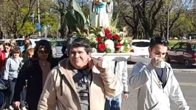 La celebración central reunió a numerosas familias que se acercaron para agradecer y depositar su esperanza en el santo. Fotos: Obispado San Nicolás de los Arroyos