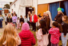 Niños, familias y miembros de la comunidad compartieron una tarde de juegos y cantos al aire libre en el predio vecinal. Fotos: Parroquia De Fátima Diocesis De San Nicolás