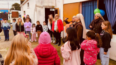 Niños, familias y miembros de la comunidad compartieron una tarde de juegos y cantos al aire libre en el predio vecinal. Fotos: Parroquia De Fátima Diocesis De San Nicolás