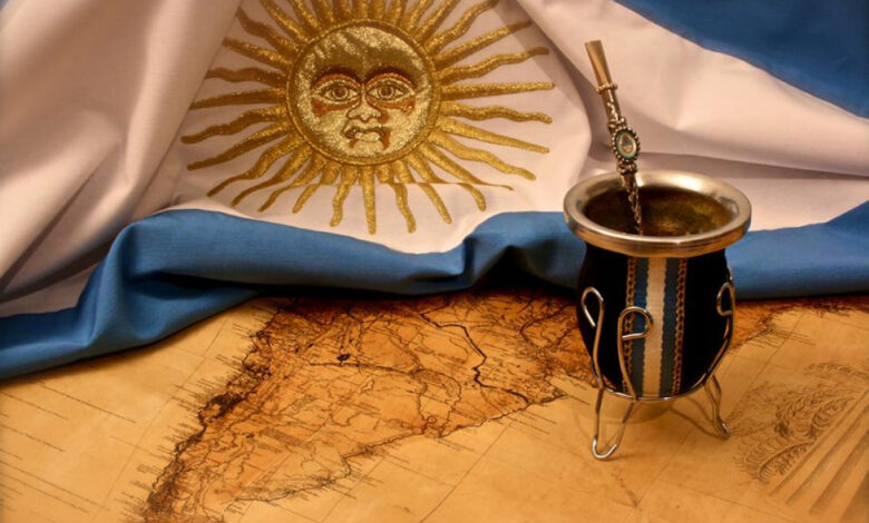 Las costumbres populares y el arte folclórico nacional se conmemoran cada 22 de agosto, diferenciándose del Día de la Tradición. Foto: educacion.uncuyo.edu.ar